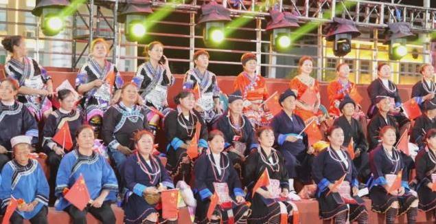从烂泥地到, 在场上拼, 火爆全城