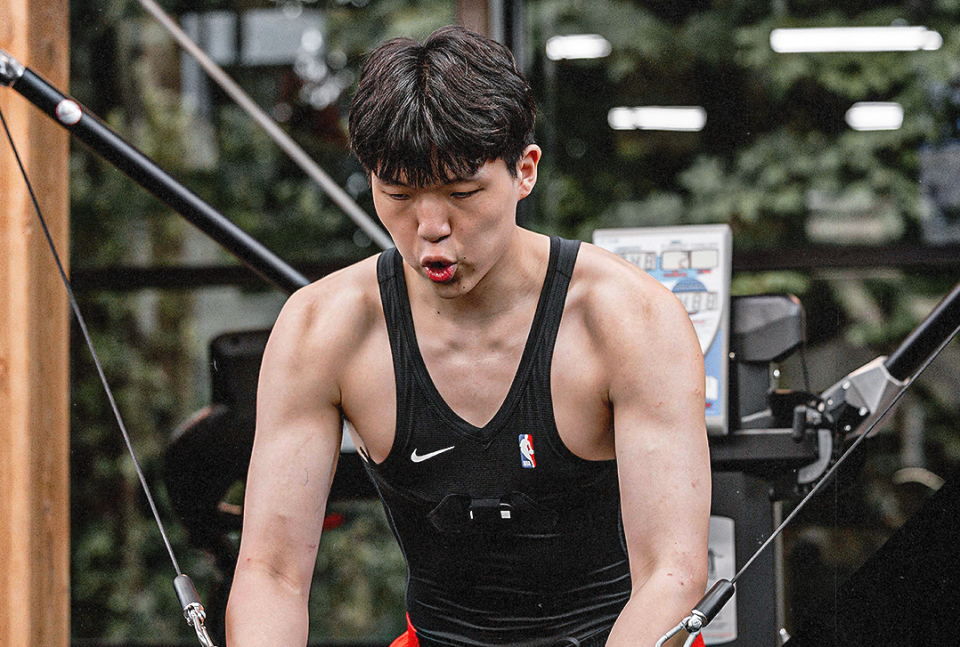 康的情况下, 中被对手 康的情况下, 中被对手