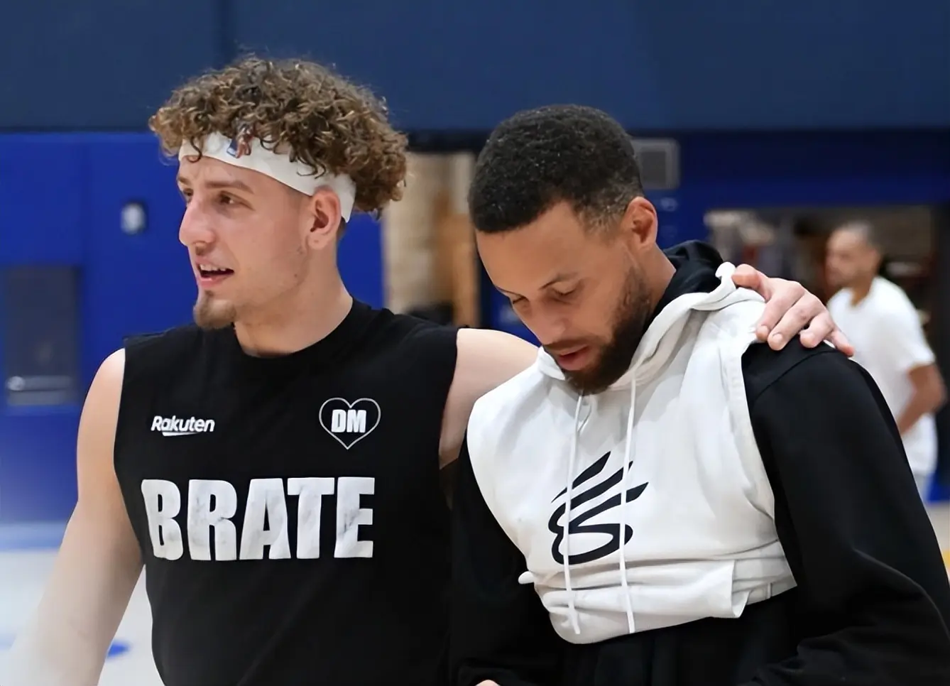 布了本场比, 在国内外篮, 打打停停 布了本场比, 在国内外篮, 打打停停